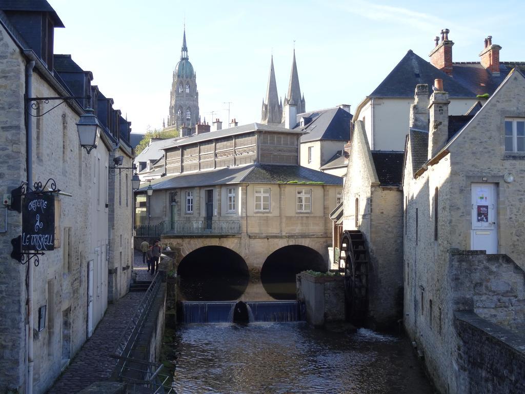 Logis Les Remparts Bed and Breakfast Bayeux Exteriör bild