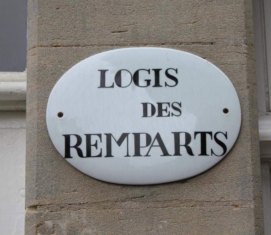 Logis Les Remparts Bed and Breakfast Bayeux Exteriör bild